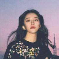 ? “与其违心赔笑 不如一人安静  ... 这段感情、我承受不起
