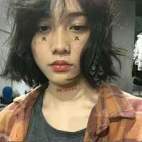 我还好 你也保重 短短七字 道尽一生 还有多少凝视，就这样