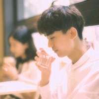 你妈妈是不是永远觉得你把刘海全部梳上去扎... 两情若是久长时又岂在