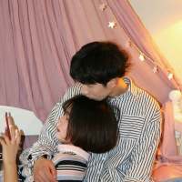 想把你藏在我的梦里 天亮也带不走你 前一秒钟我们是幸福的