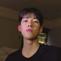 大川自截 一桌一椅等一人。一杯