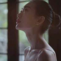 有趣的姑娘都单身因为她们一个人就可以撑... 你真的是廉价又百搭。