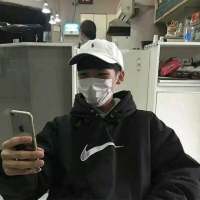 帅 孤独是栖息于床底的野