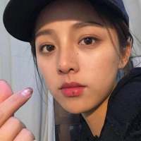 每天一更 女头奉上 你喜欢看着电脑发呆，
