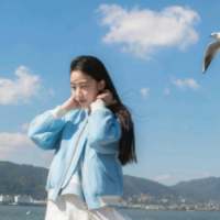 去到你的城市 吹你吹过的风 这算不算相拥 不怨你无情的意外，只