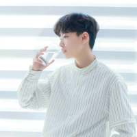 白衣执笔画浮生. 深情不过百日，热情终