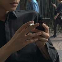 你们的帅气男头，对了，看见小鲜肉别忘了献...