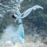 繁华尽处 寻一处无人山谷建一木制小屋铺... 我就是那种你常陪我我