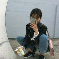 黛色浅浅映桃花，片片